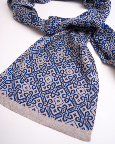 Details of linen scarf