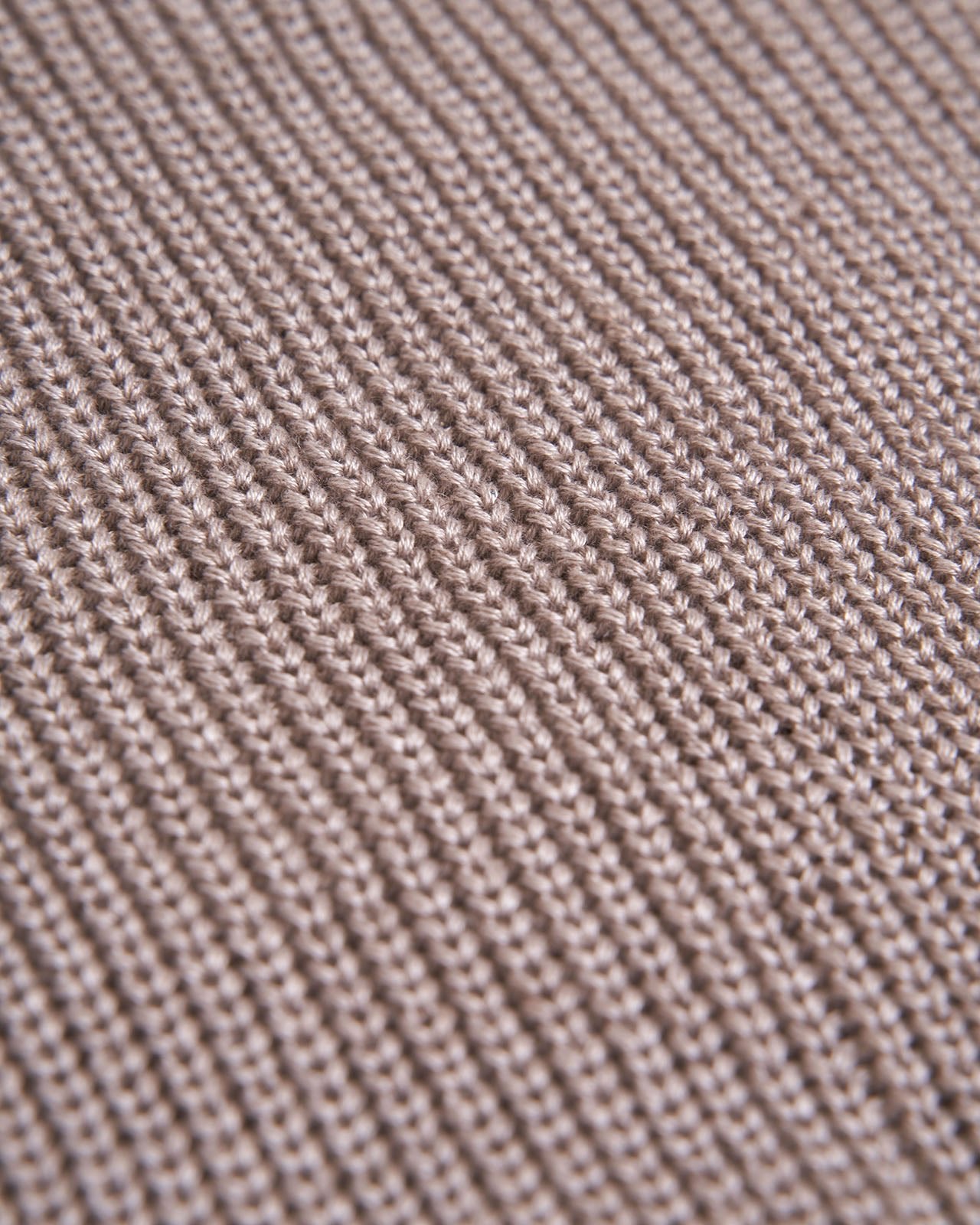 Linen oversized sweater details